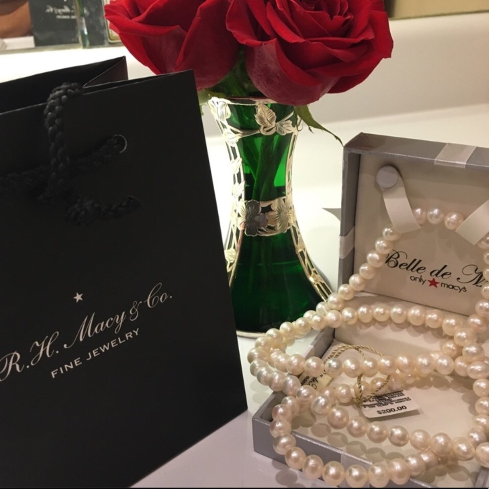 Belle de Met cultured pearls endless strap